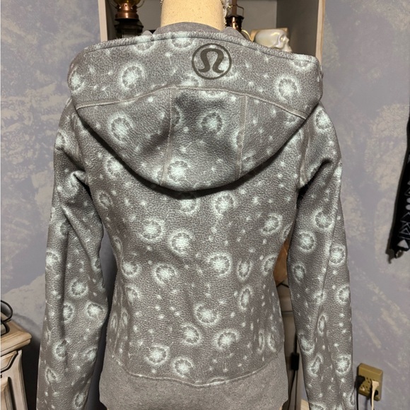 Lululemon Athletica Gray Dandelion Pattern reverseable Hoodie - Picture 10 of 11